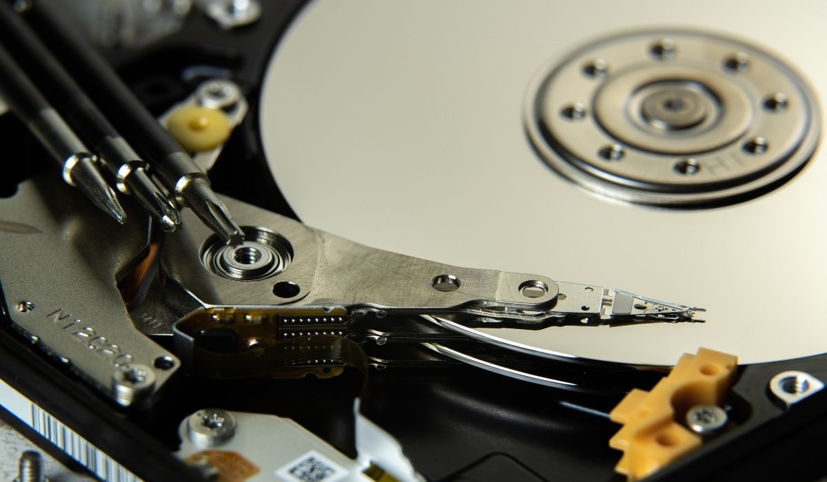 How to Connect Hard Drive to a Motherboard? - StuffRoots