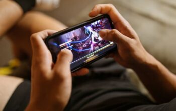 9 Top Mistakes You Should Avoid While Playing Online Games